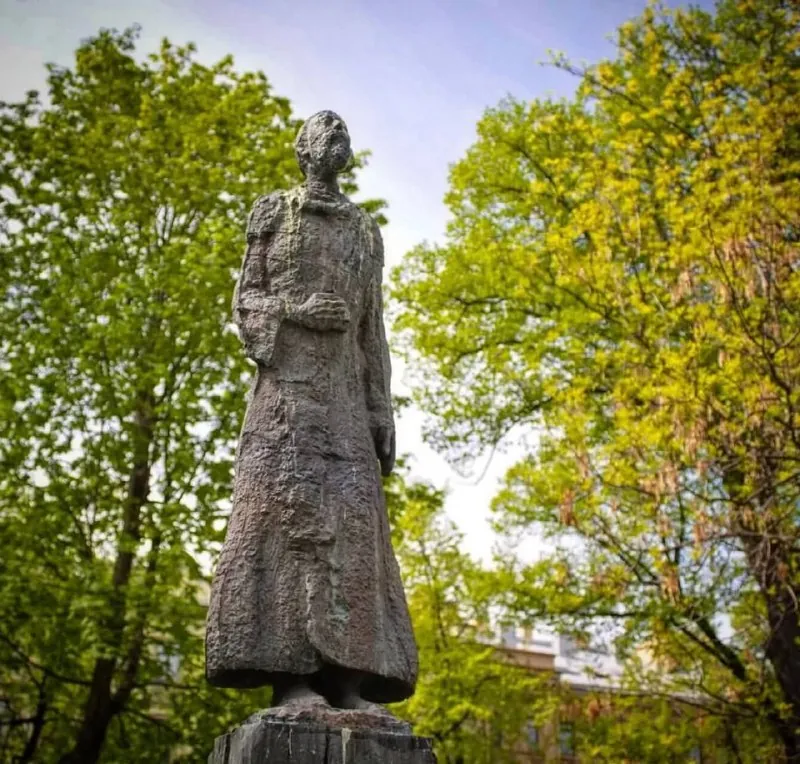 Памятников Коста в Осетии много.