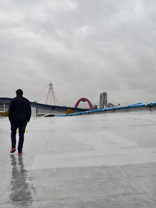Побывать на крыше модернистского здания велотрека в Крылатском — мечта.