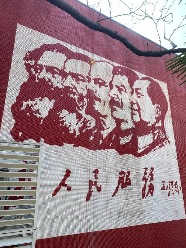 Есть китайская фраза: ”中国人很卷” (zhōngguó rén hěn juǎn).…