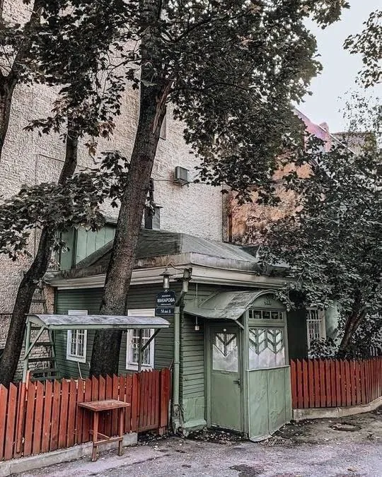 🏠 Необычный домик встроен
