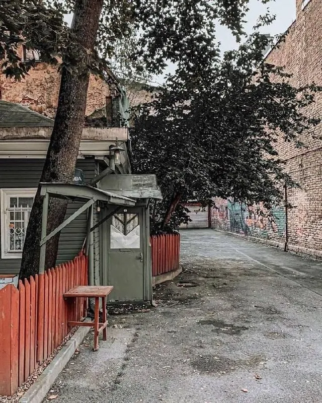 🏠 Необычный домик встроен