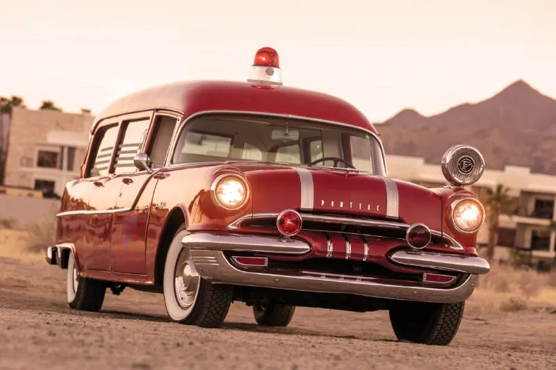 🚑 Редкий гость: Pontiac Memphian, скорая из 1955 года