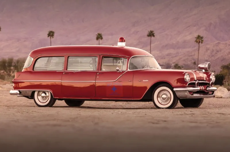 🚑 Редкий гость: Pontiac Memphian, скорая из 1955 года