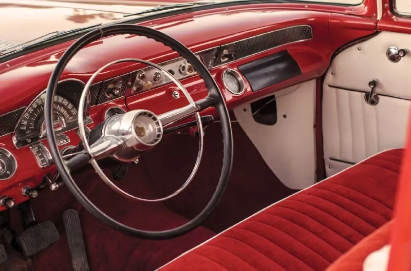 🚑 Редкий гость: Pontiac Memphian, скорая из 1955 года