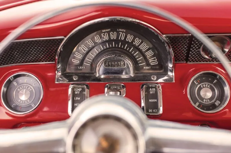 🚑 Редкий гость: Pontiac Memphian, скорая из 1955 года