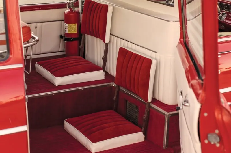 🚑 Редкий гость: Pontiac Memphian, скорая из 1955 года