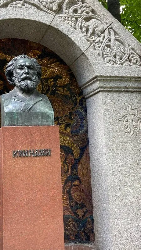 Ловите очень краткий гид по петербургским кладбищам