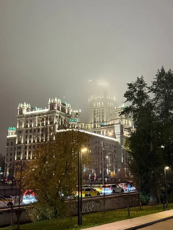 Гуляли несколько часов по району, вспоминали стихи про осень.