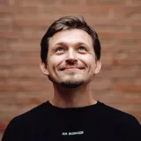 Кожан развивает
