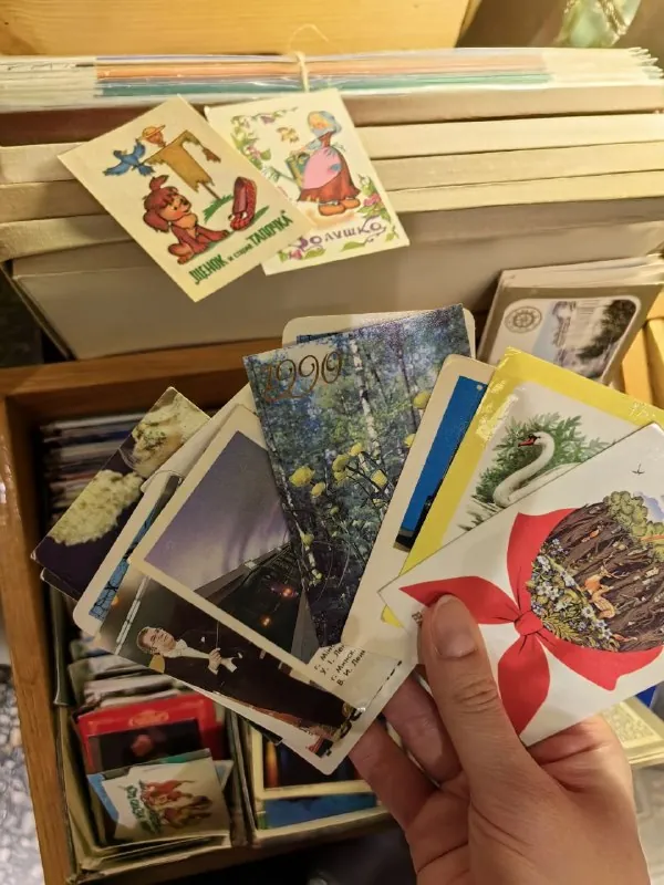 А еще нашла советские/постсоветские свопки и книгу плакатов Биг феста 😭💔