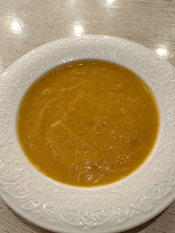 Я тут запекла самый вкусный тыквенный суп в моей жизни.