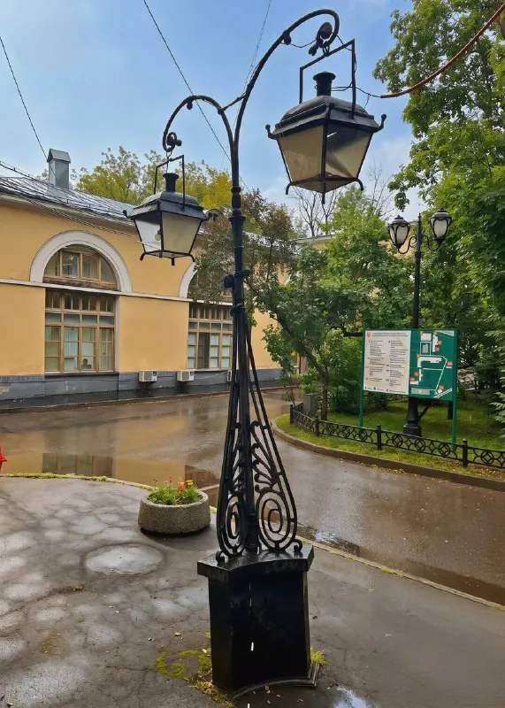 Сегодня хочу показать вам еще немного фотографий с сохранившимися деталями усадьбы Усачёвых — Найдёновых, известной…