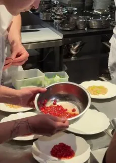 Новое место притяжения на любимом районе Петербурга — бистро Poool 🥰
