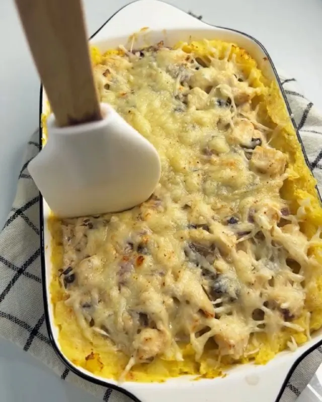 Картофельная запеканка с курицей и грибами