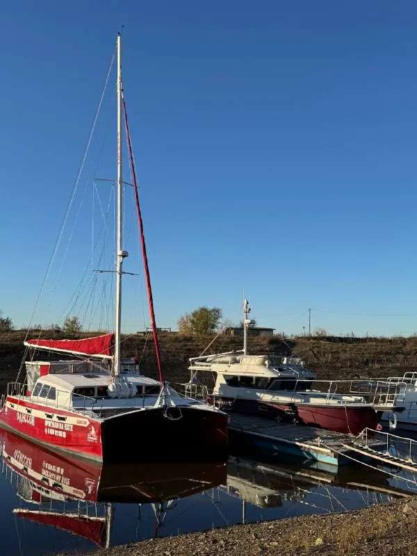 Встретились на одном причале «Одиссей» и «Амгур».