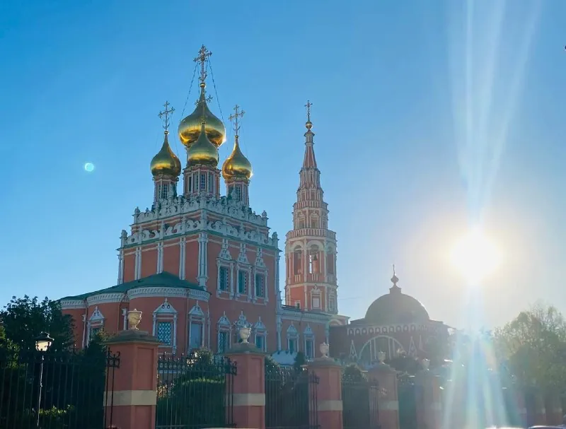 наивно, конечно, одеваться в московской золотой осени, будто ты в Болдине😄: замёрзла, как цуцик!