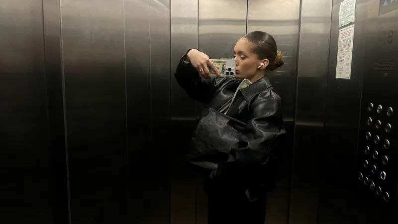 эта осень в москве ощущается как-то иначе, чем все остальные.