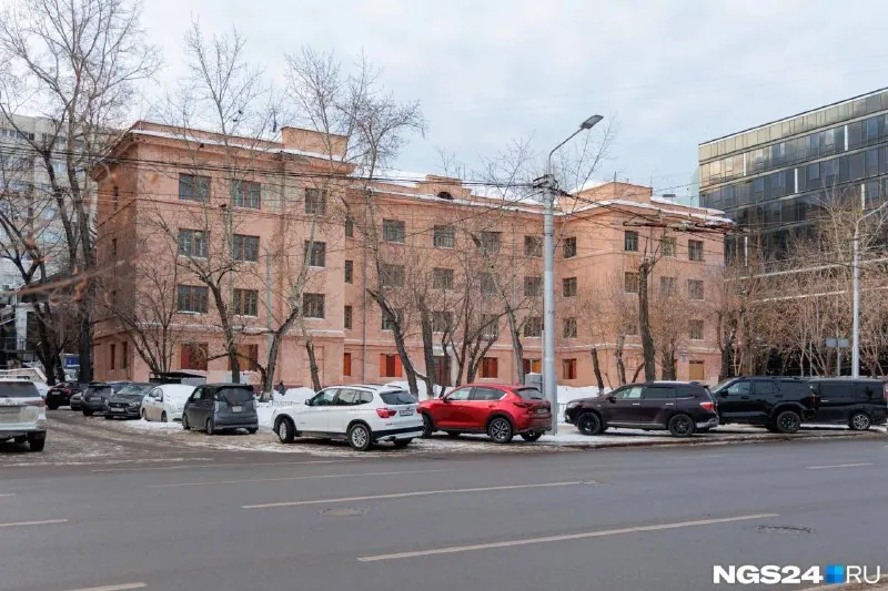 Центр города, 2200 квадратов, 50 миллионов.