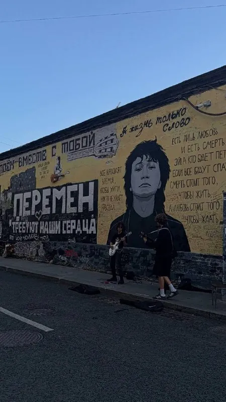 я в шоке, но сегодня ровно год, как мы переехали жить в Москву из Екатеринбурга!