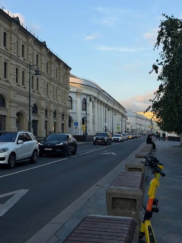 я в шоке, но сегодня ровно год, как мы переехали жить в Москву из Екатеринбурга!