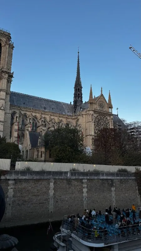 📍Собор Парижской Богоматери