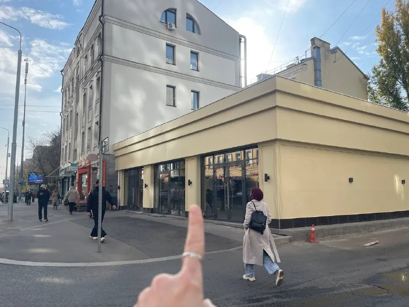 Вот на этом месте ещё совсем недавно была чебуречная.