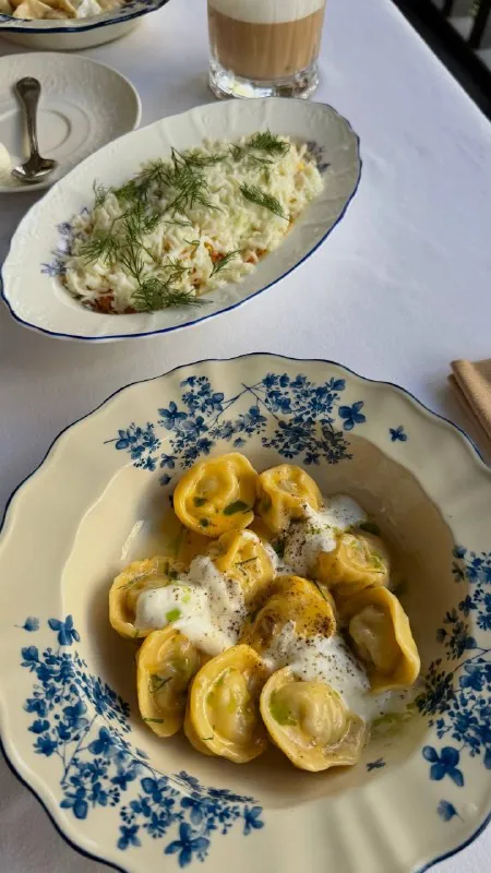 мои мысли в 23.33, какие же вкусные пельмешки в Онегине и пирожок в Лисичкино 😂