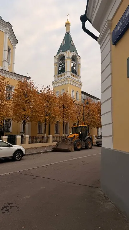 Погода невероятна щедра теплом и осенними красками.