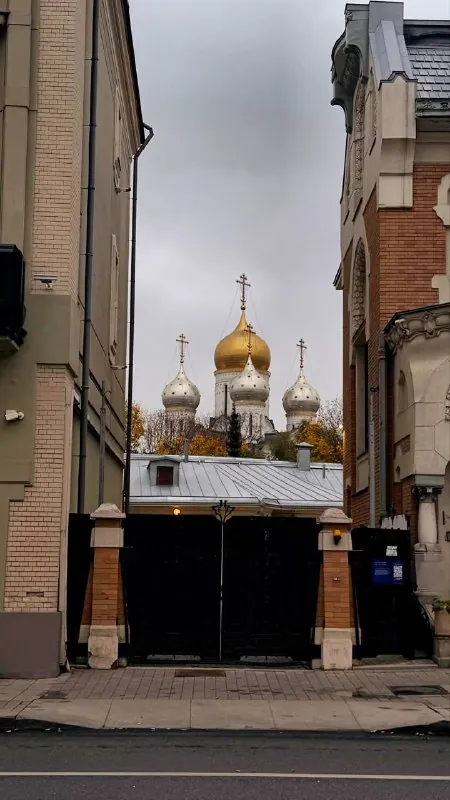 Погода невероятна щедра теплом и осенними красками.