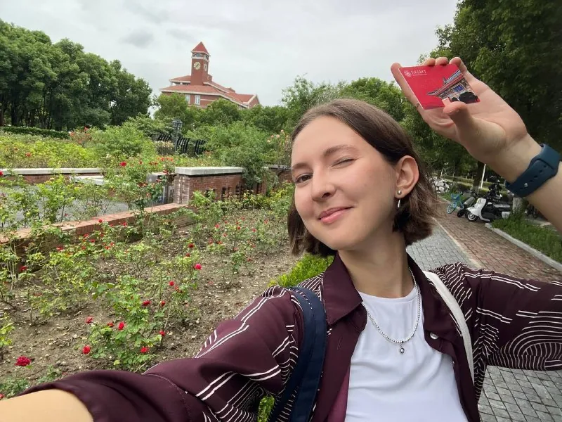 я выбрала Shanghai Jiaotong University (SJTU), он находится на 36 месте в мире (qs), а в Шанхае лучший по моей…