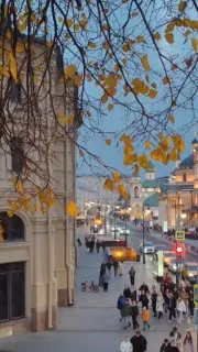 А говорят, сами москвичи не ездят на Красную площадь!