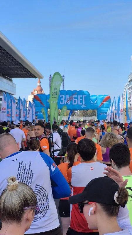 Ваш врач сегодня опять соревновался сам с собой и опять был собой недоволен))) (ну конечно, если твоя дочь бежит 21.2…