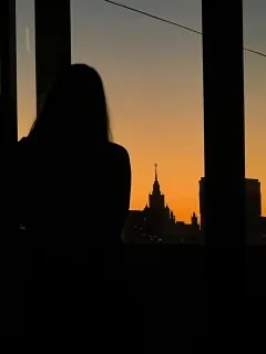 На этом видео я читаю свое стихотворение, записанное сегодня же вечером.