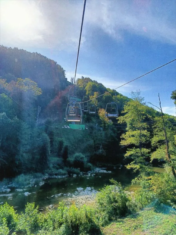Когда делали предпоследнее фото, к нам подошла бабуля и сказала, что выглядит сексуально 😎