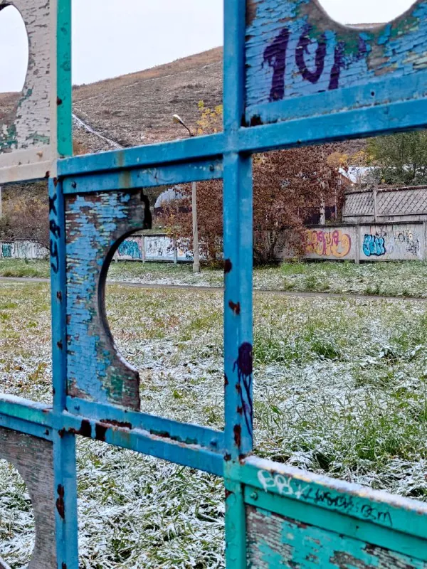 Интересно, включают ли стадион школы номер 100 города Красноярска в какие-нибудь отчеты чиновников о местной…