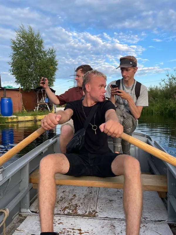 Вчера наконец покатались на лодке по «Нарвской Венеции».