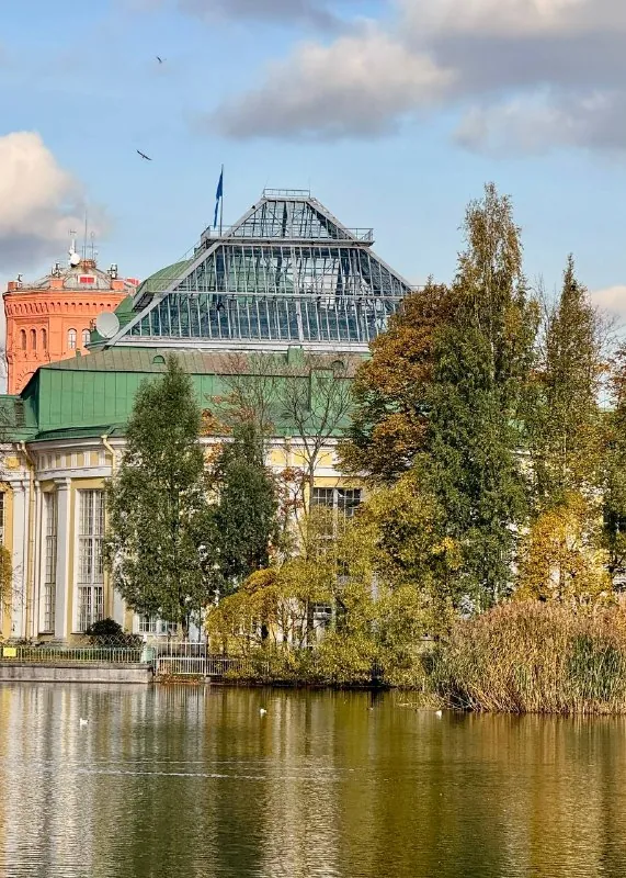 📍Пейзажный Таврический сад был создан в 1780-х гг рядом с Таврическим дворцом князя Потёмкина.