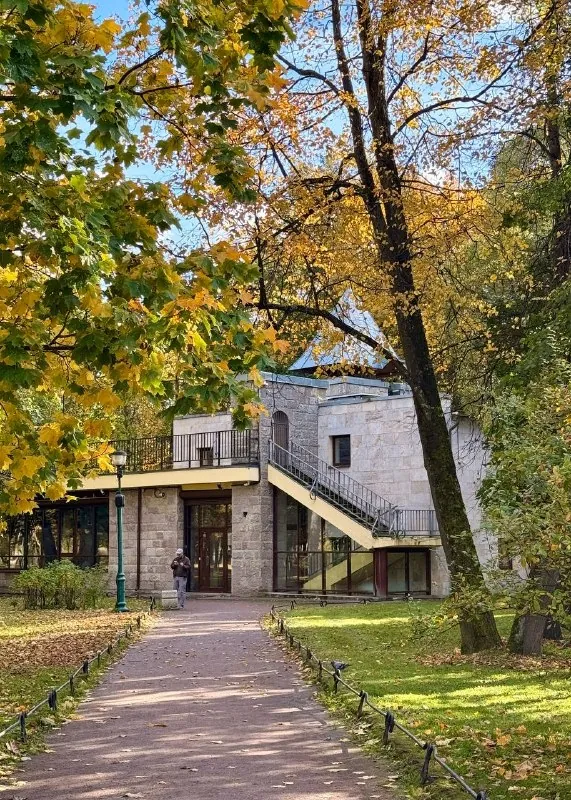 📍Пейзажный Таврический сад был создан в 1780-х гг рядом с Таврическим дворцом князя Потёмкина.