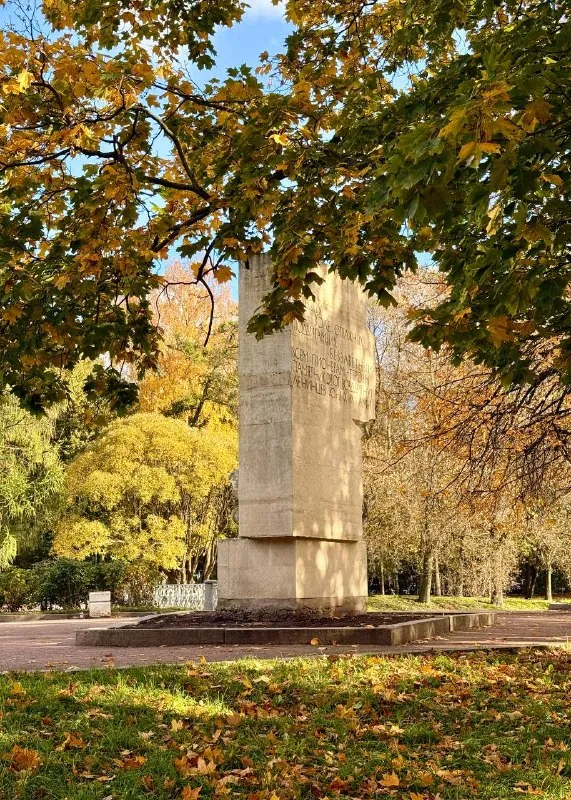 📍Пейзажный Таврический сад был создан в 1780-х гг рядом с Таврическим дворцом князя Потёмкина.