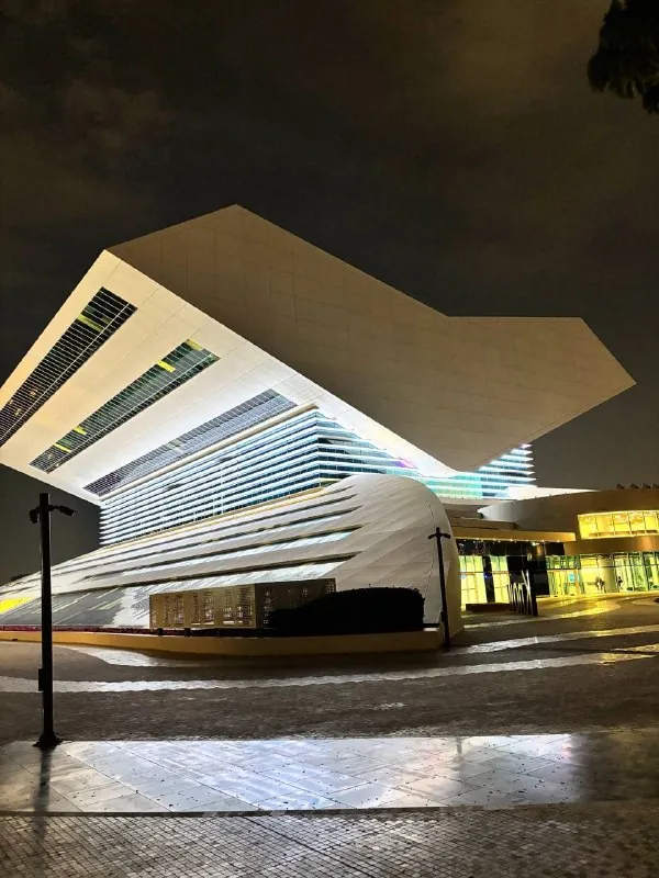 И, конечно же, главная библиотека города - Mohammed bin Rashid Library, расположенная на нескольких этажах здания в…