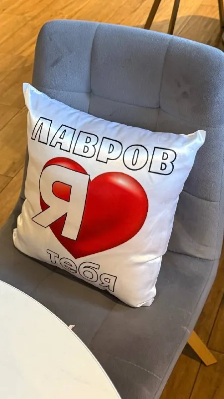 Не спрашивайте, что я здесь делаю, но: я в МГИМО.