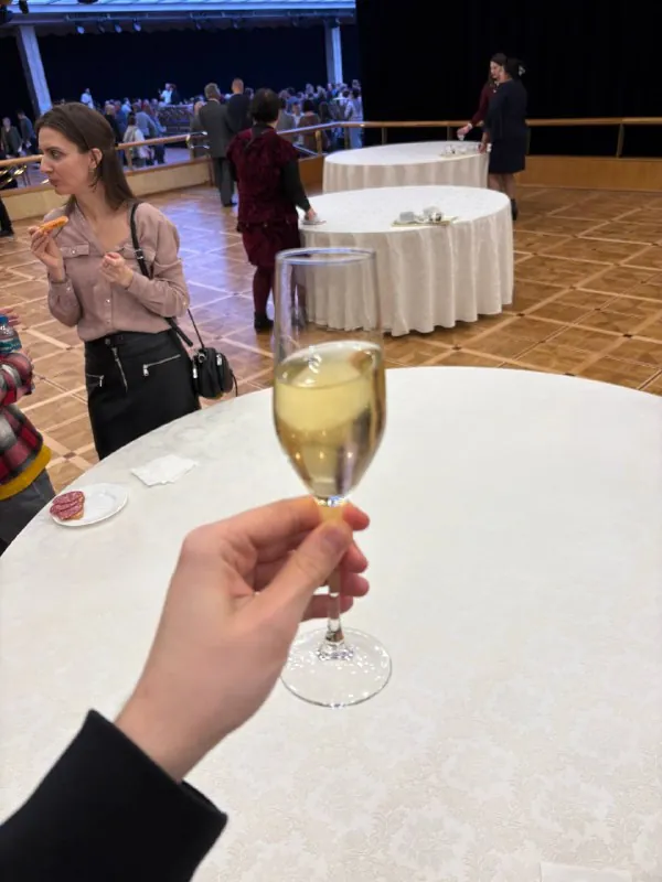 Жизнь завела на юбилейный концерт Евгения Петросяна в Кремль.