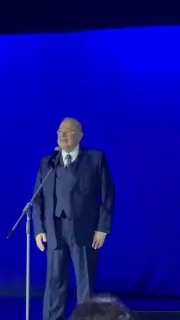 Жизнь завела на юбилейный концерт Евгения Петросяна в Кремль.