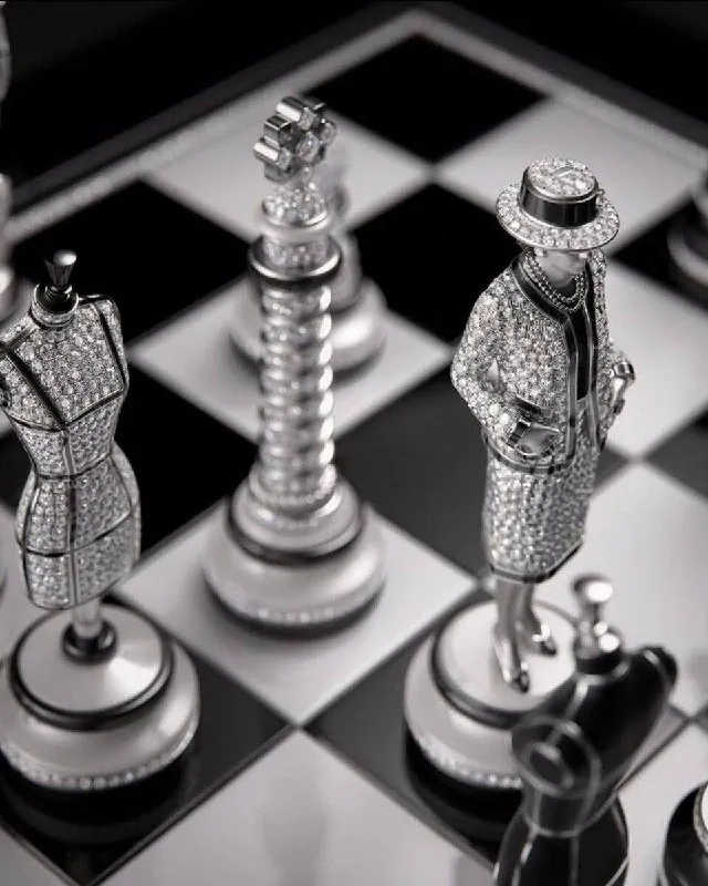 На прошедшей в Женеве выставке Watches and Wonders модный дом Chanel представил Coco Game Chessboard.