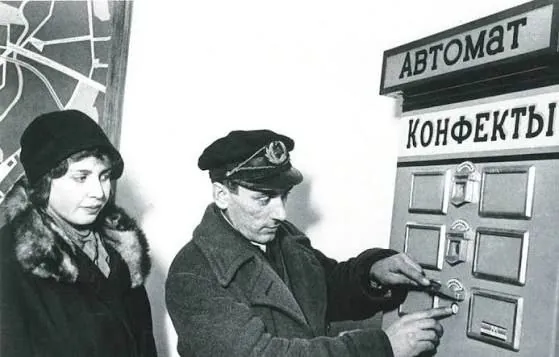 Метро в Москве, конечно, самое лучшее в мире, но автомата с конфектами все-таки не хватает...
