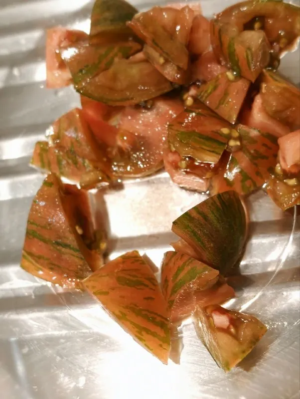 В испанском Карфуре купил вкусный (не типично) помидор, который визуально сорт Зебра у знаменитого Гусейна и еще на…
