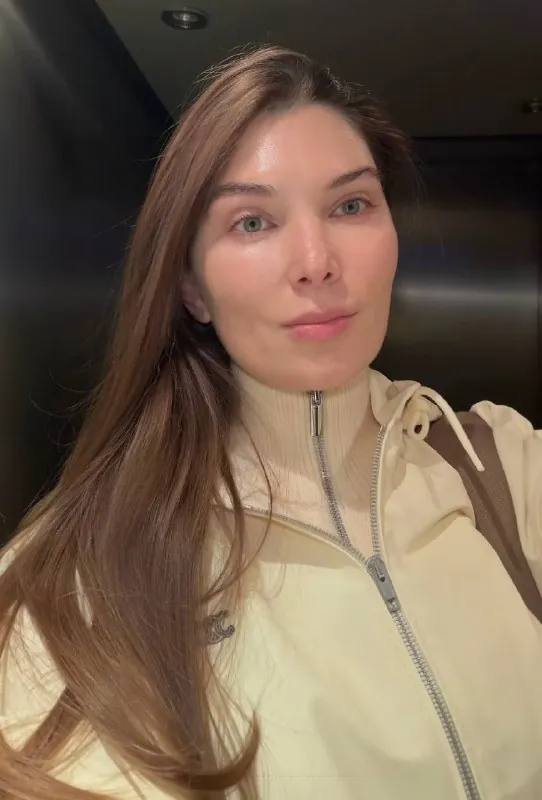 А на коже сегодня в качестве тона: Heliocare Oil Free.
